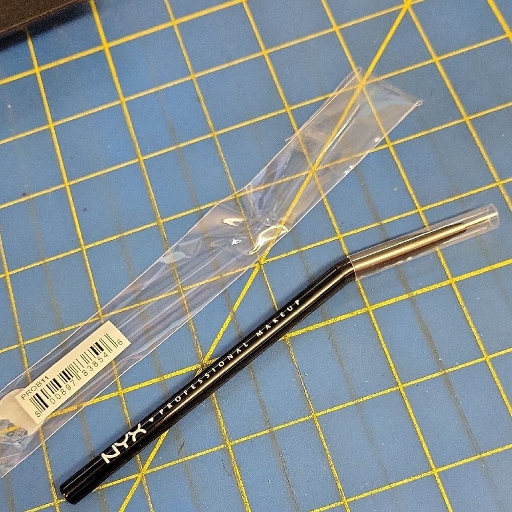 NYX Black Professional Makeup 6"  Brush New